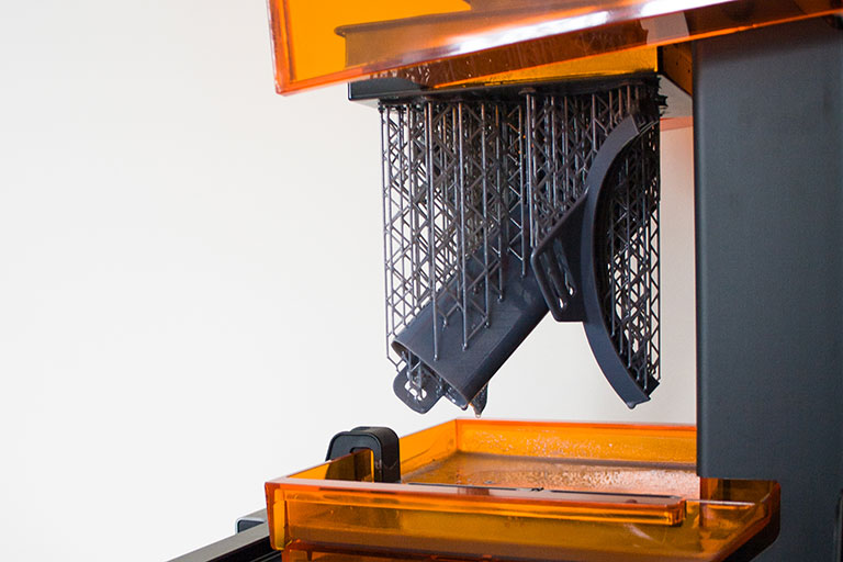 立体光刻3D打印机的特点及制造业建模实例